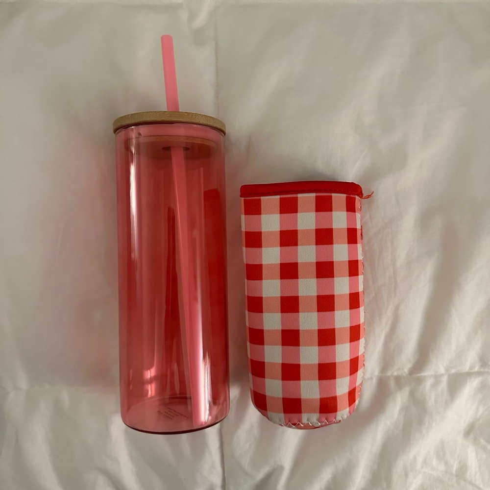 BRAND NEW/NEVER USED - Pink and white checkered tumbler with straw